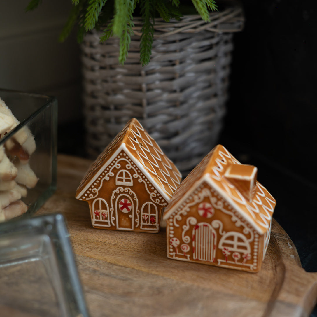 Gingerbread Cottage Shakers