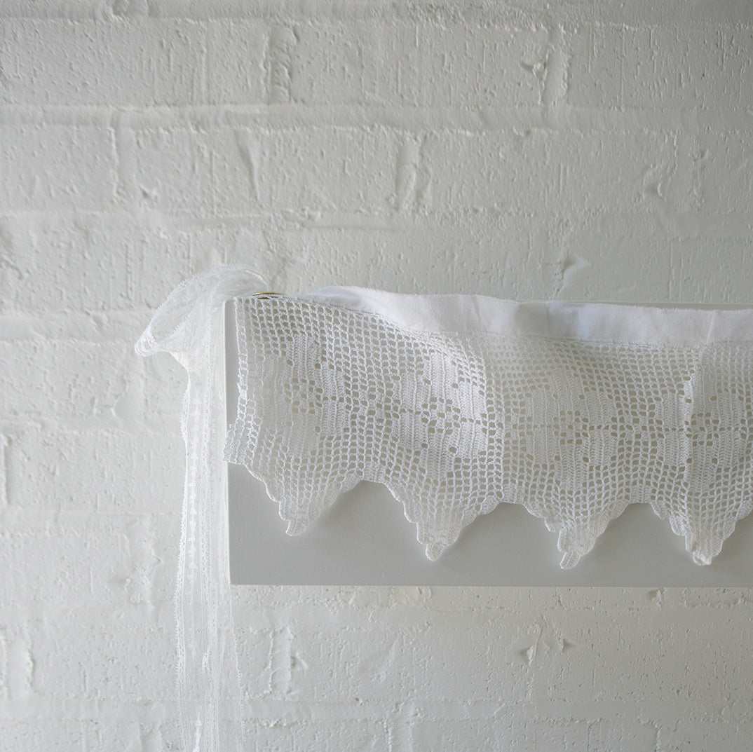 Scalloped Lace Banner