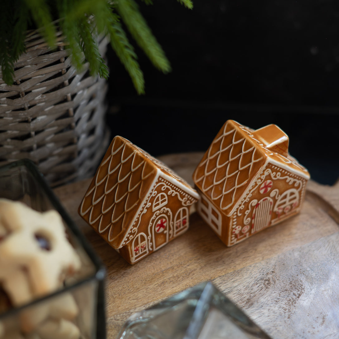 Gingerbread Cottage Shakers