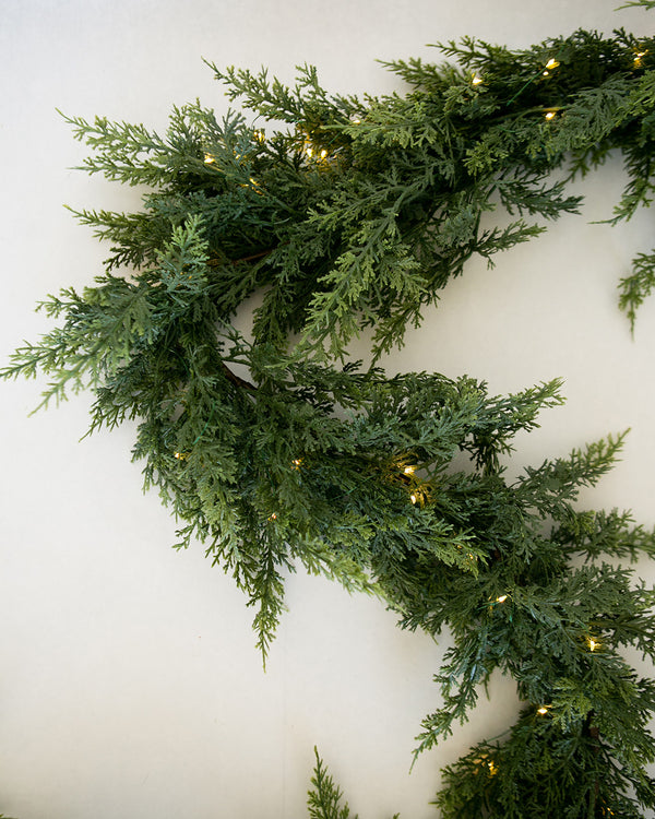 Cedar Garland With Lights
