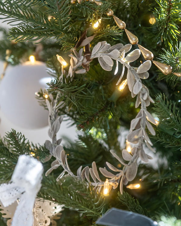 Plastic Velvet Mistletoe Wreath Ornament