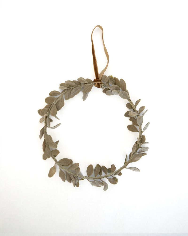 Plastic Velvet Mistletoe Wreath Ornament